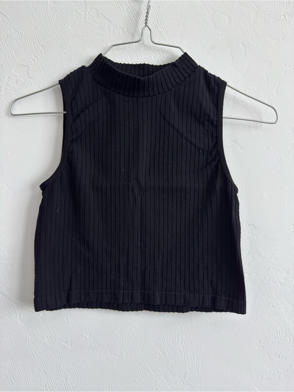 Forever 21 Black Ribbed Mock Neck Sleeveless Crop Top Size S/M